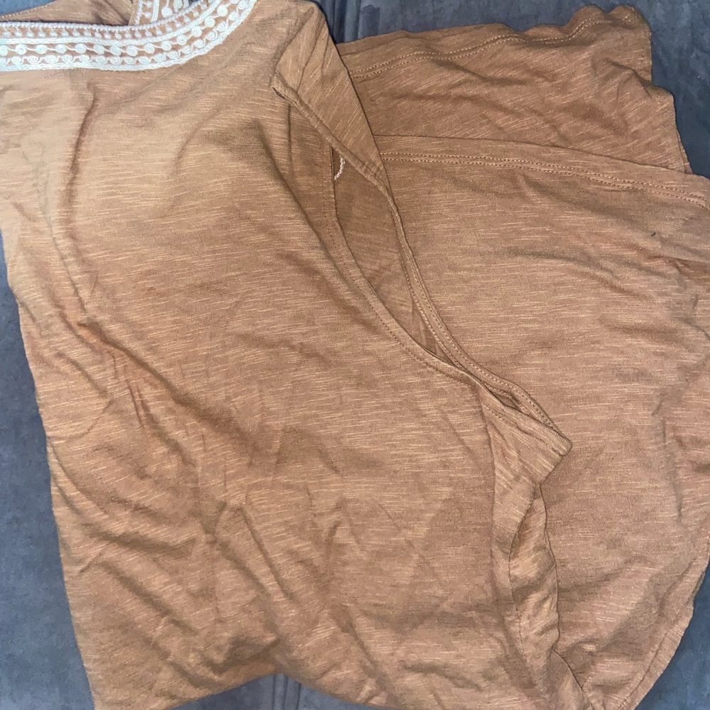 Embroidered Tank - Picture 3 of 3